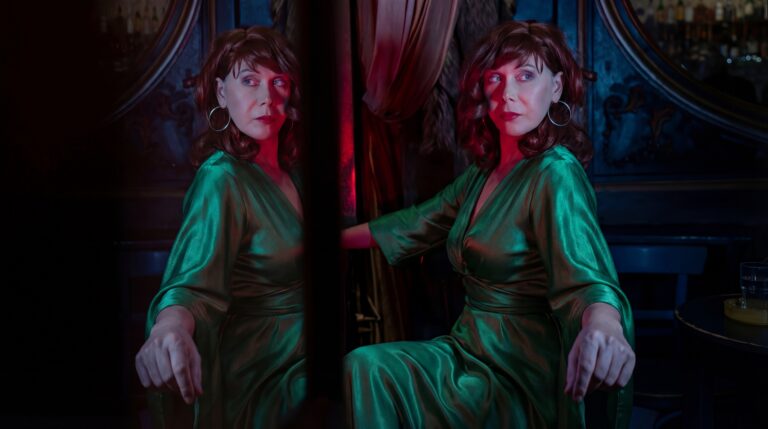 Μαρκέλλα Αργυροπούλου: «Είμαστε εθισμένοι στις μικρότητές μας, ενώ έξω ουρλιάζει το χάος»