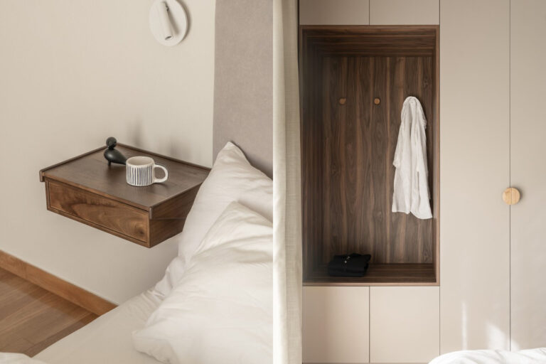 Casa bēju: Η ιαπωνική αισθητική σε ένα διαμέρισμα μόλις 43τ.μ. στον Χολαργό