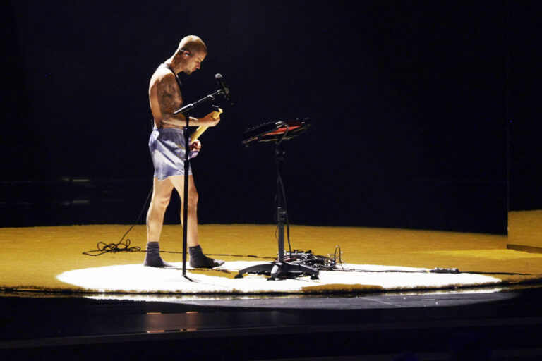 Grammys 2026: Οι καλύτερες, οι χειρότερες και οι πιο άβολες στιγμές