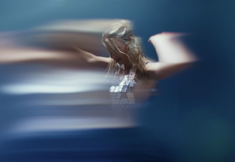 Αποκλειστικό : Δείτε πρώτοι το νέο εντυπωσιακό video clip της Irene Skylakaki