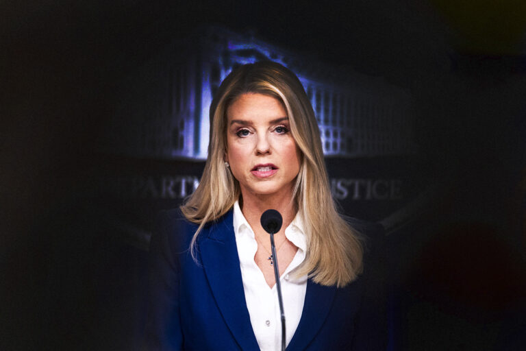 Epstein Files: Το παραλήρημα συγκάλυψης της Pam Bondi στο αμερικανικό Κογκρέσο