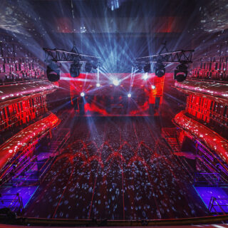 Πρώτες φωτογραφίες από τη μεταμόρφωση της Στέγης για το STEGI.RADIO TAKEOVER