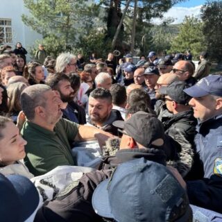 Ένταση στο νοσοκομείο Μυτιλήνης κατά την άφιξη του Άδωνι Γεωργιάδη