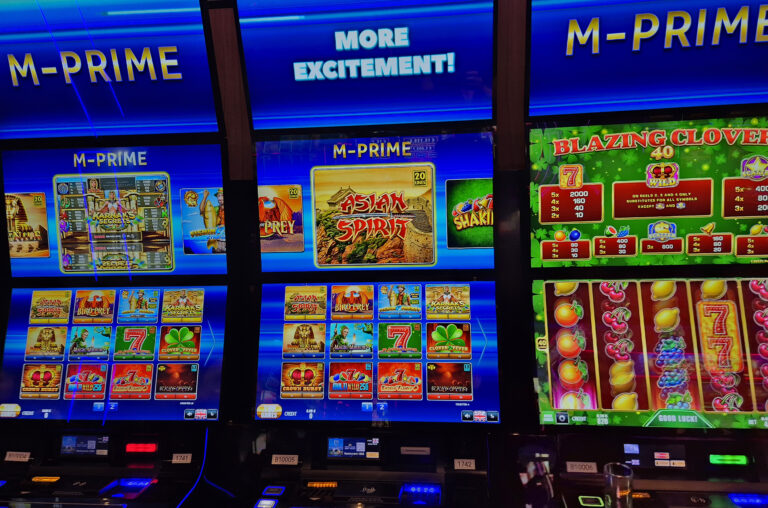 Αγίου Βαλεντίνου στο καζίνο: Ρομάντζο με φραπέ Σφακιανάκη και μπλακ τζακ