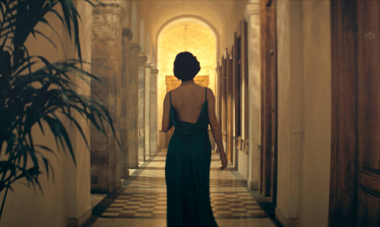 Είδα τη Μεγάλη Χίμαιρα και θυμήθηκα τη μελωδία που τραγουδάει η καρδιά της Emmanuelle