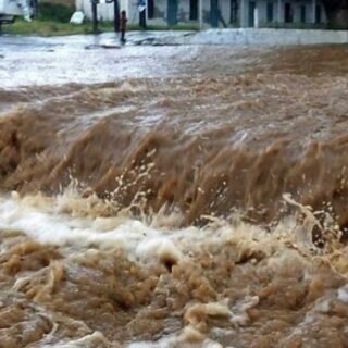 Λάρισα: Σοβαρά προβλήματα από την κακοκαιρία στα παράλια του νομού