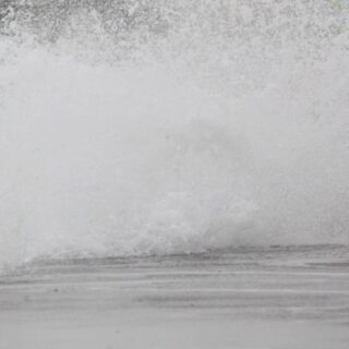 Χίος: Θυελλώδεις άνεμοι με ριπές 10 μποφόρ πλήττουν από το πρωί το νησί