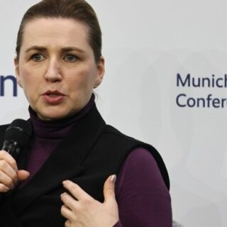 Μέτε Φρέντεριξεν: Ο Ντ. Τραμπ «ποθεί» ακόμη οι ΗΠΑ να αποκτήσουν τη Γροιλανδία