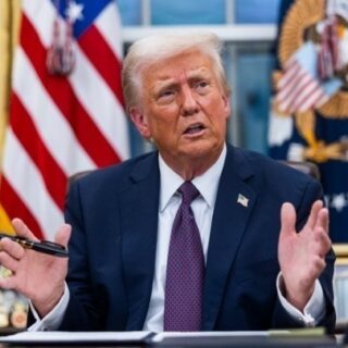 Ο Τραμπ ανακοίνωσε ότι αυξάνει τον προσωρινό 