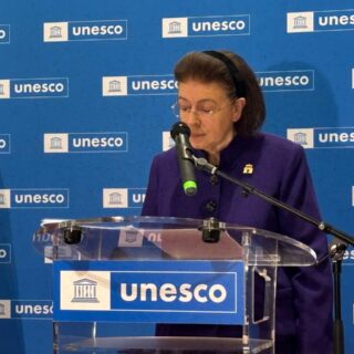 Λίνα Μενδώνη στην UNESCO: «Η ελληνική γλώσσα θεμέλιο του Πολιτισμού και της Δημοκρατίας»