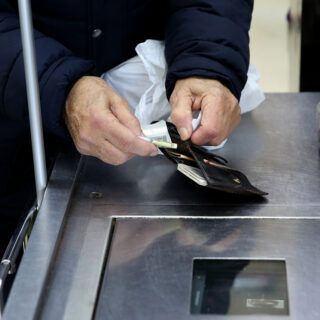 Σχεδόν ένας στους τρεις σε κίνδυνο φτώχειας ή αποκλεισμού