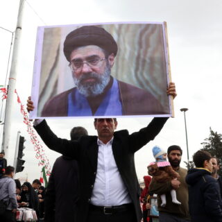 Ιράν: Ο γιος του Χαμενεΐ επέζησε από τις επιδρομές των ΗΠΑ και Ισραήλ