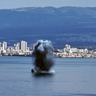 Στενά Ορμούζ: Κλιμάκωση απειλών και πάγωμα ναυτιλιακής κίνησης
