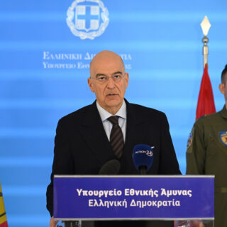 Στην Κύπρο έφτασε ο Νίκος Δένδιας: «Είμαστε απολύτως στη διάθεσή σας»