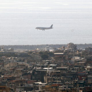 Επέστρεψαν οι πρώτοι 162 Έλληνες από τη Μέση Ανατολή