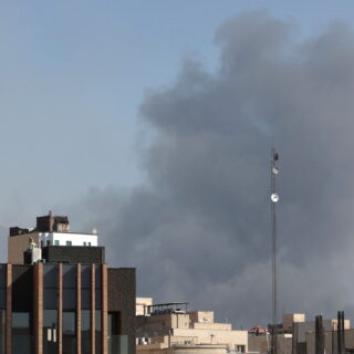 Ιράν: Ισχυρές εκρήξεις συγκλόνισαν το πρωί την Τεχεράνη