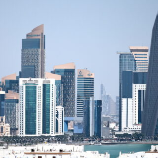 Έξι τραυματίες από συντρίμμια drone στο Αμπού Ντάμπι - Επίθεση με πυραύλους στη Ντόχα