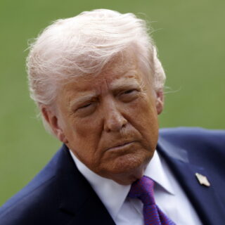 Ο Τραμπ εξετάζει κατάληψη ή αποκλεισμό του νησιού Χαργκ