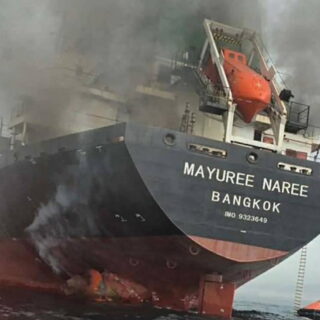 Κλιμακώνεται ο πόλεμος στον Κόλπο – Πλοία καίγονται, το πετρέλαιο εκτοξεύεται