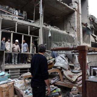 Ιράν: Ισχυρές εκρήξεις συγκλόνισαν την Τεχεράνη