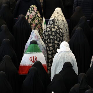 Παρά τον πόλεμο, χιλιάδες Ιρανοί γιόρτασαν το τέλος του Ραμαζανιού