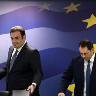 Εξειδίκευση μέτρων στήριξης: Τι ισχύει για επιδότηση σε diesel, fuel pass, εκπτώσεις στα ακτοπλοϊκά