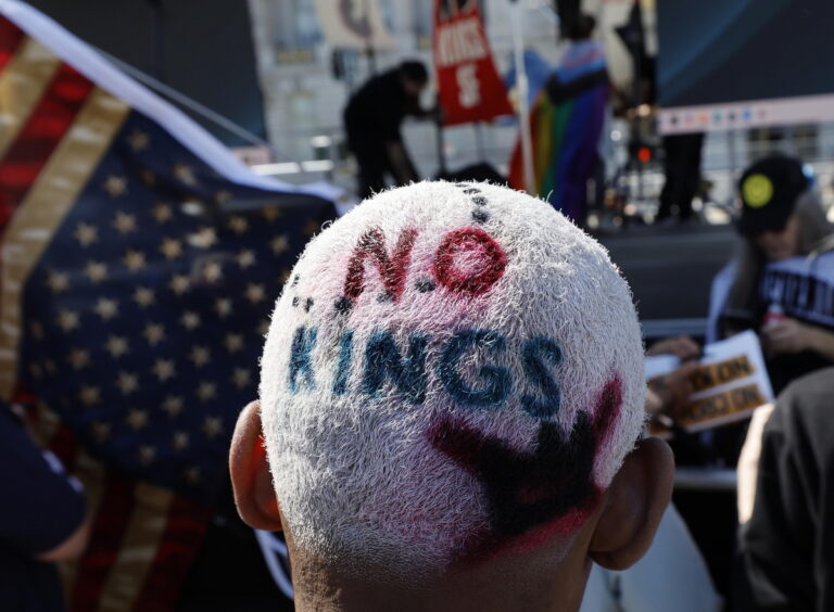 No Kings, No War: Αμερικανοί εναντίον Τραμπ