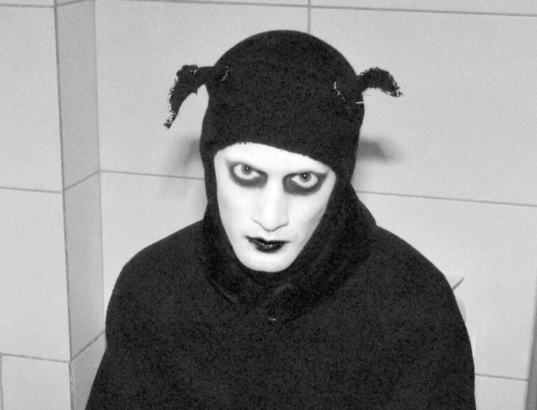 O Eddie Dark ονειρεύεται να πάει στη Χαβάη