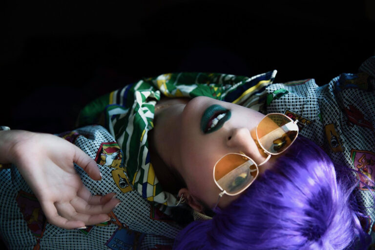 Η Νάλια Ζήκου δημιουργεί πολυεπίπεδες γυναικείες ιστορίες μόνο με ήχο