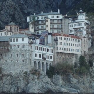 Άγιον Όρος: Λεωφορείο έπεσε στη θάλασσα - Καλά στην υγεία του ο οδηγός