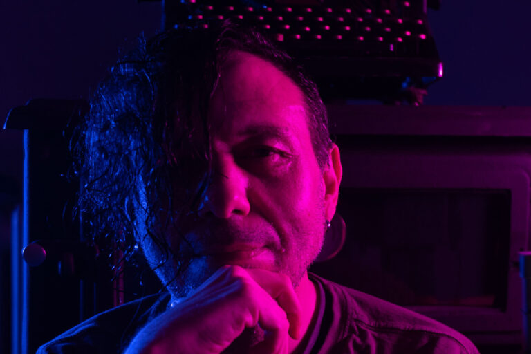 Cyborgs, πάθος και σκοτάδι: Ο Μάριος Τσάγκαρης μιλάει για το «LO»