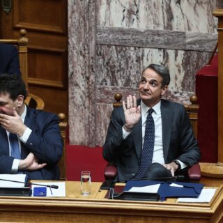 Οι αντιδράσεις της αντιπολίτευσης για το ασυμβίβαστο υπουργού και βουλευτή