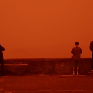 Κρήτη: Κατακόκκινη και αποπνικτική η ατμόσφαιρα λόγω αφρικανικής σκόνης