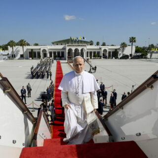 Ο πάπας Λέων ταξιδεύει στο Καμερούν στο πλαίσιο περιοδείας του στην Αφρική