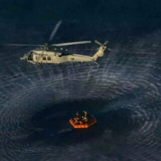 Η επιστροφή και προσθαλάσσωση του Artemis II: Τα πρώτα λόγια αστροναυτών και NASA