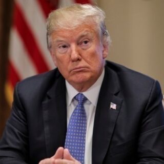 Ο Τραμπ λέει ότι οι ΗΠΑ θα αποκλείσουν τα Στενά του Ορμούζ