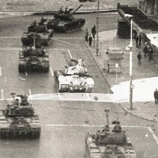 Τα μηνύματα των κομμάτων για την 21η Απριλίου