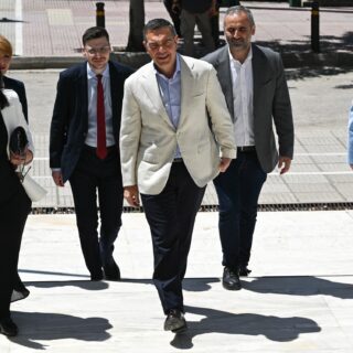 Ο Αλ. Τσίπρας καταθέτει στον Άρειο Πάγο την ιδρυτική διακήρυξη της ΕΛ.Α.Σ.