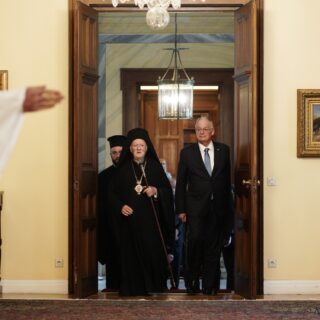 Συνάντηση Τασούλα με τον Οικουμενικό Πατριάρχη Βαρθολομαίο
