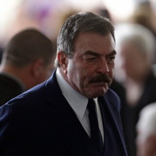 Ο Τομ Σέλεκ σε ρόλο παρουσιαστή και παραγωγού σε νέα σειρά για το έγκλημα στις ΗΠΑ