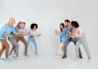 Η Gen Z κερδίζει περισσότερα από ό,τι οι Millennials στην ίδια ηλικία