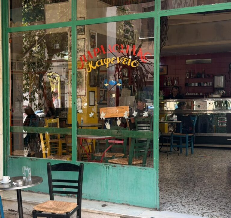 Μουριά: Η Αθήνα ίσως χάσει ένα από τα παλαιότερα καφενεία της