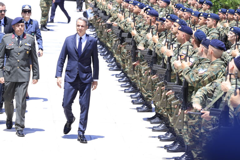 Μητσοτάκης: Κλίνατε επί δεξιά με… απόβαση στον Βορρά