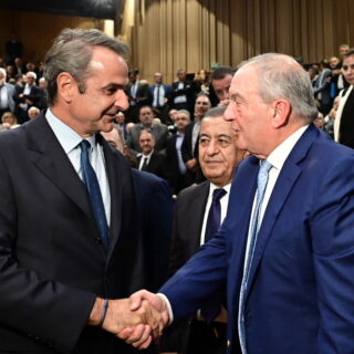 «Σφήνα» Μαξίμου στο δίδυμο Καραμανλή - Σαμαρά