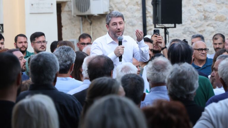 Αντεπίθεση ΠΑΣΟΚ σε Τσίπρα με όπλο το πρόγραμμα