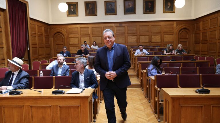 Ο Φάμελλος αντικαθιστά Παππά και Ζαχαριάδη, το αδιέξοδο στον ΣΥΡΙΖΑ παραμένει