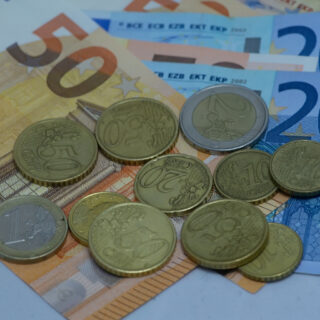 Επίδομα διοίκησης έως 500 ευρώ τον μήνα: Τι είναι και ποιοι το δικαιούνται