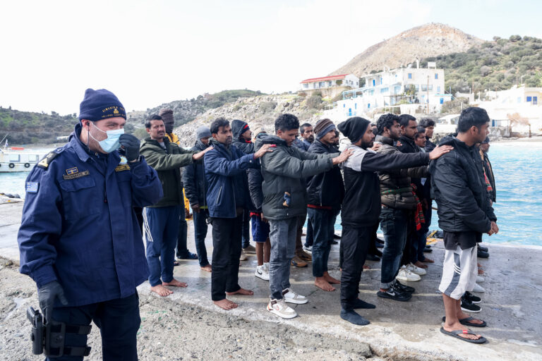 Μετανάστευση: Κίτρινη κάρτα από τους δικηγόρους