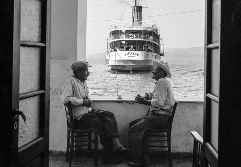 Ανάμεσα στις βουτιές βάλτε και λίγη τέχνη