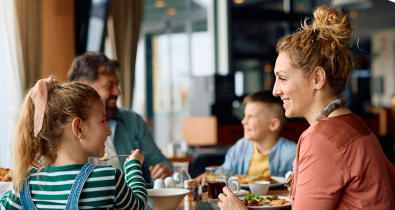 9 kids-friendly εστιατόρια για να φάτε όλοι μαζί το καλοκαίρι